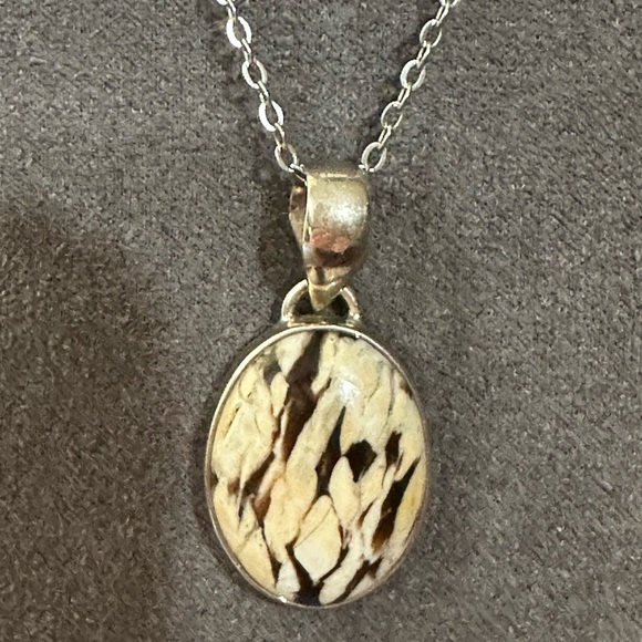 Oval Peanut Jasper Pendant in Silver 925 Setting on Silver Copper Chain - Picture 14 of 14